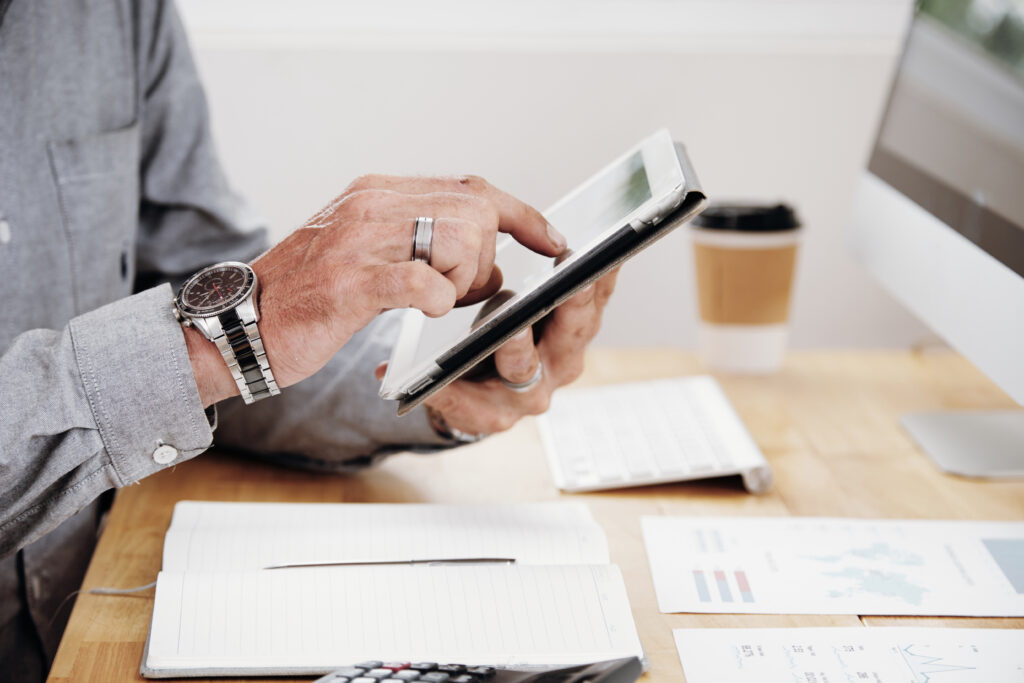 Man using tablet pc